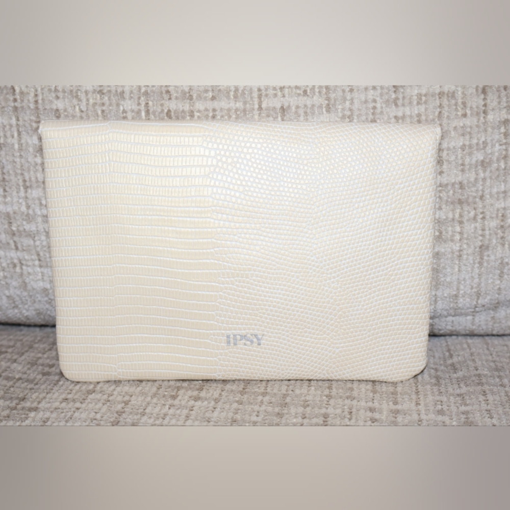 2/$10 Ipsy Elegant White and Cream Glam/Makeup Bags. - Picture 7 of 8